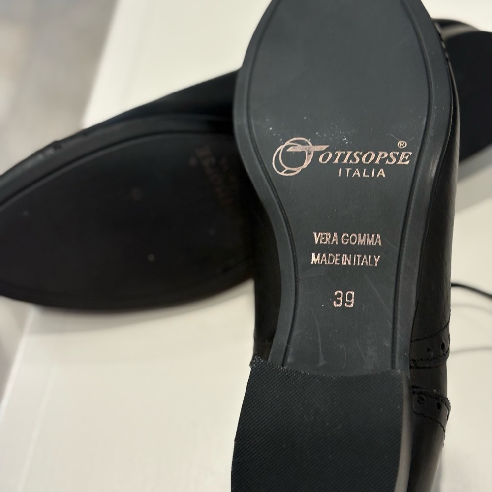 Classic Black Women’s Dress Shoes - Picture 4 of 5